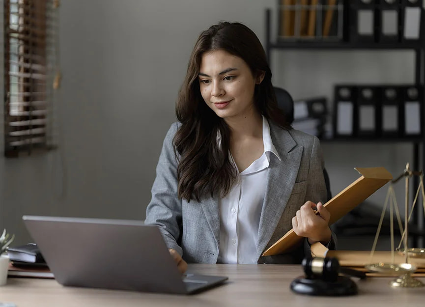 Law Firm Reputation Online: Mastering Management in the Digital Age